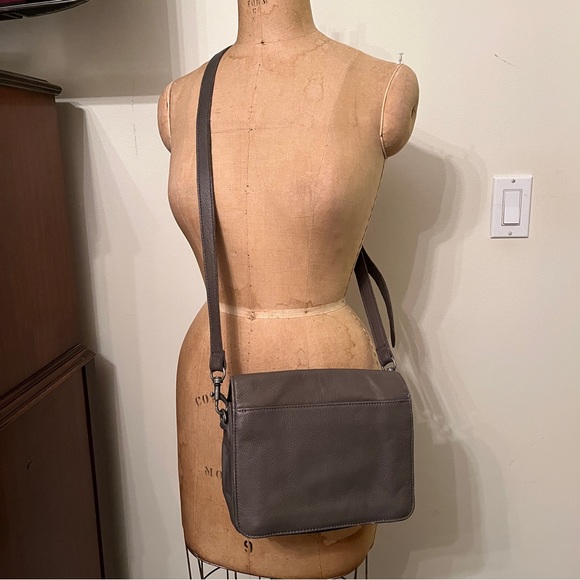 Liebeskind Berlin Calista Leather Crossbody Bag - Picture 6 of 9